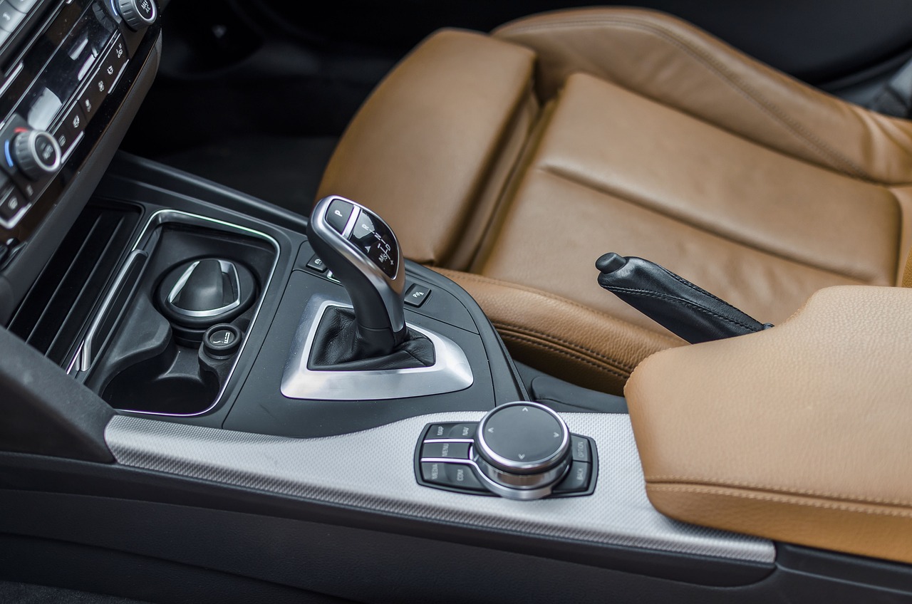 Some Advantages of Opting for Automatic Driving Lessons